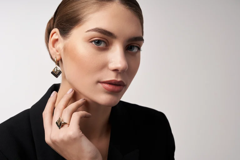 young-brunette-model-demonstrating-jewelry